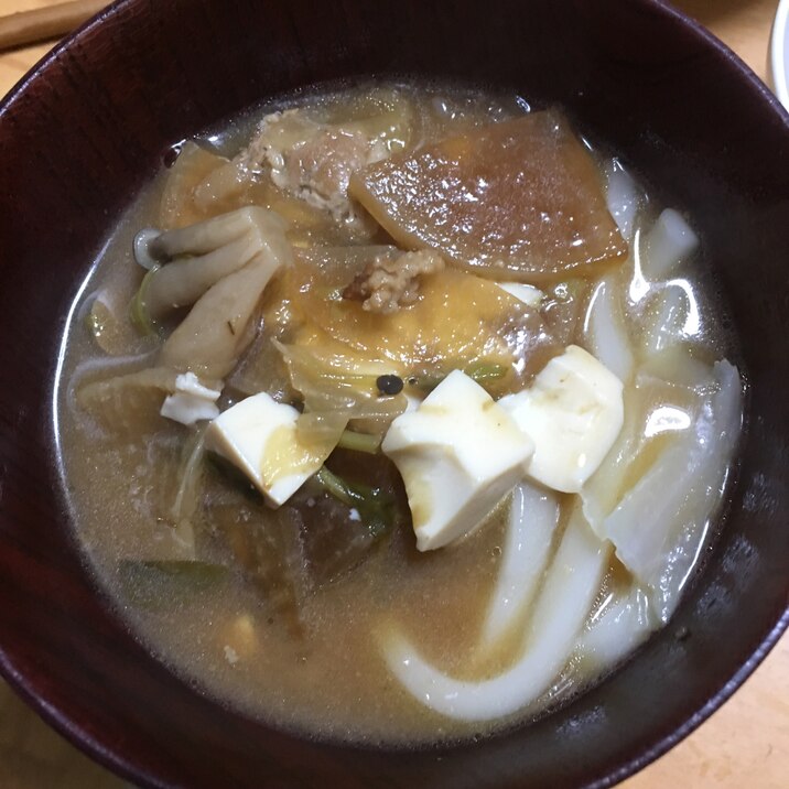 赤味噌ブレンドの味噌煮込みうどん